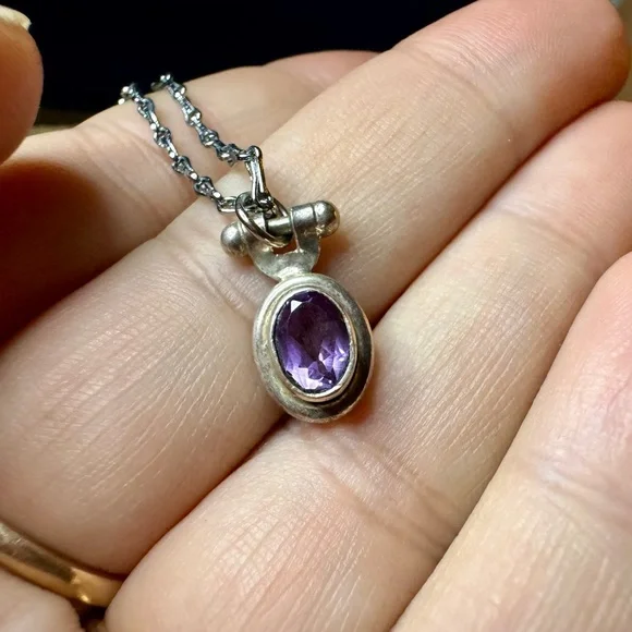 Amethyst and silver pendant with chain. - Picture 6 of 6